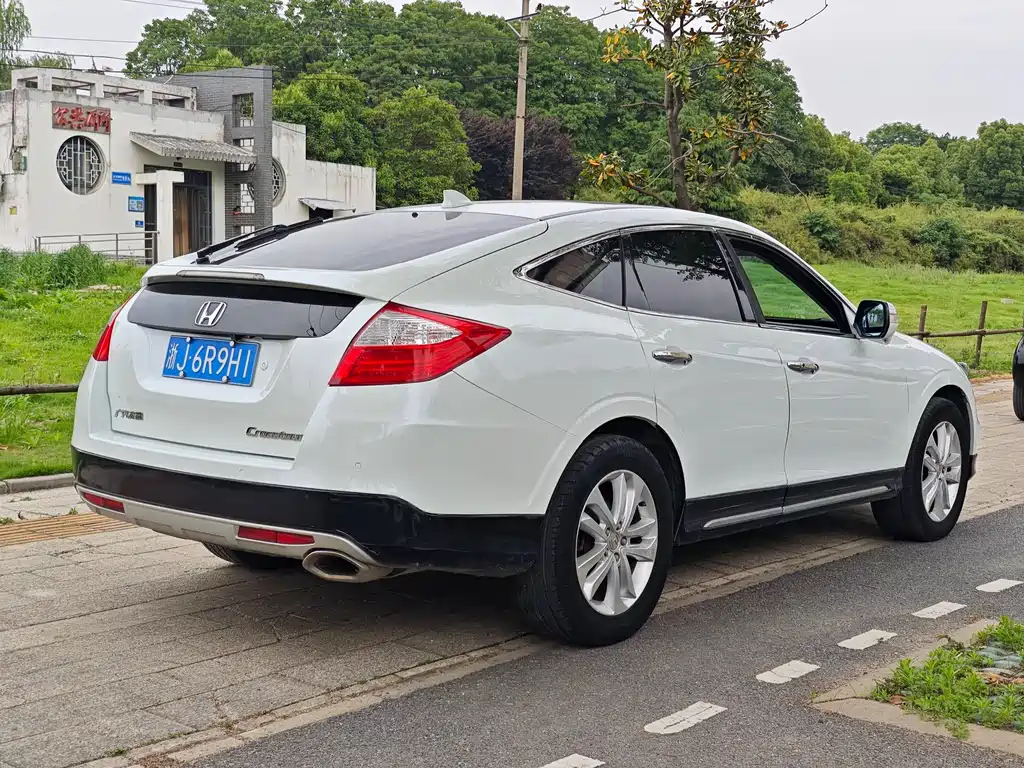 Crosstour 2.4 L Luxury Navigation
