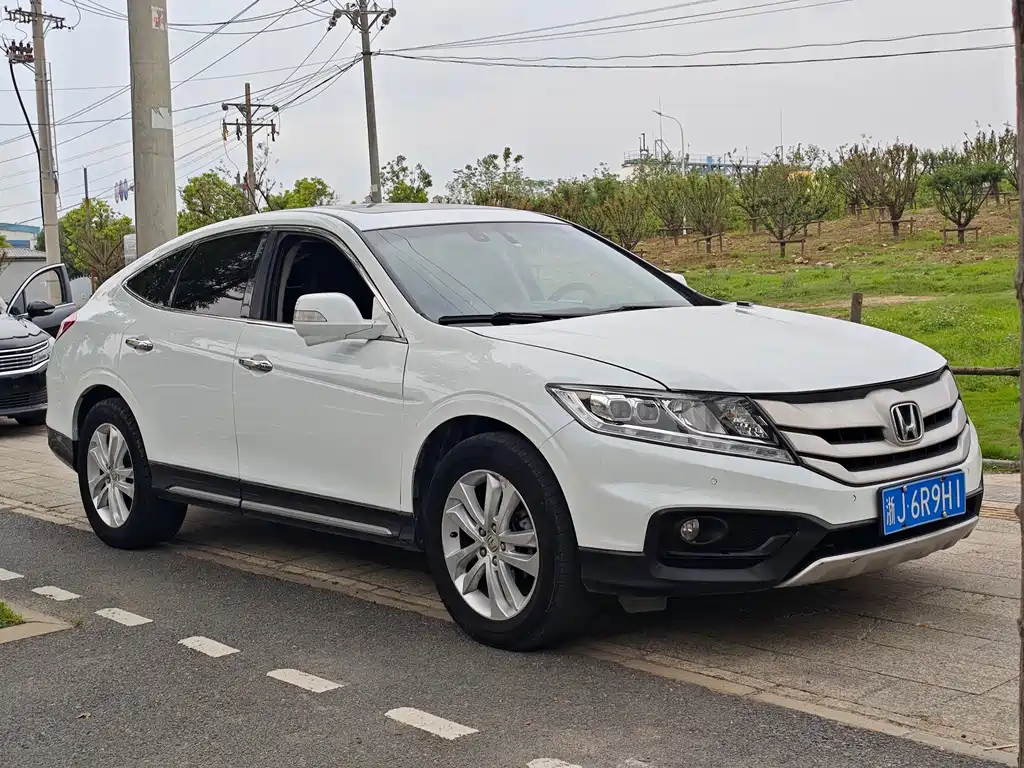 Crosstour 2.4 L Luxury Navigation