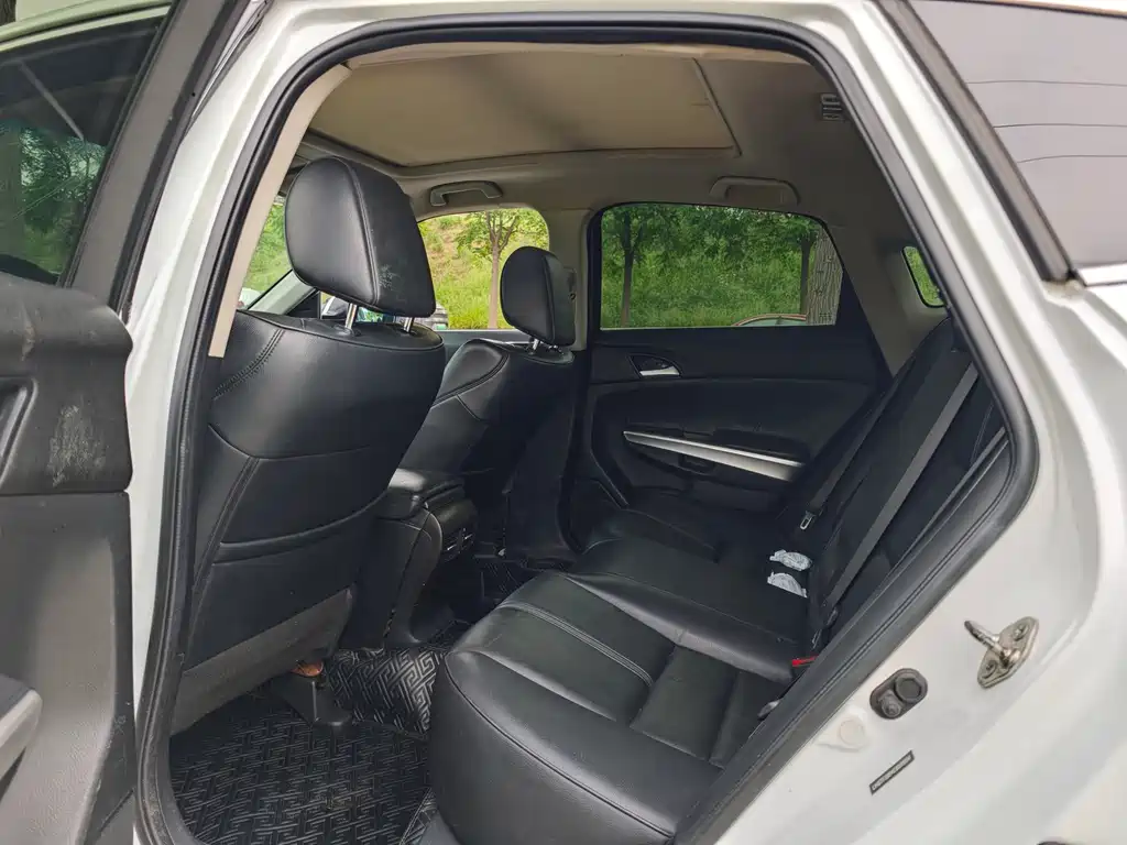 Crosstour 2.4 L Luxury Navigation