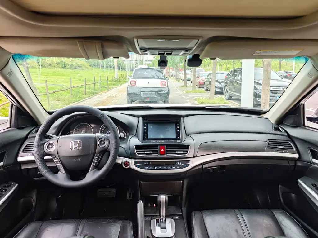 Crosstour 2.4 L Luxury Navigation