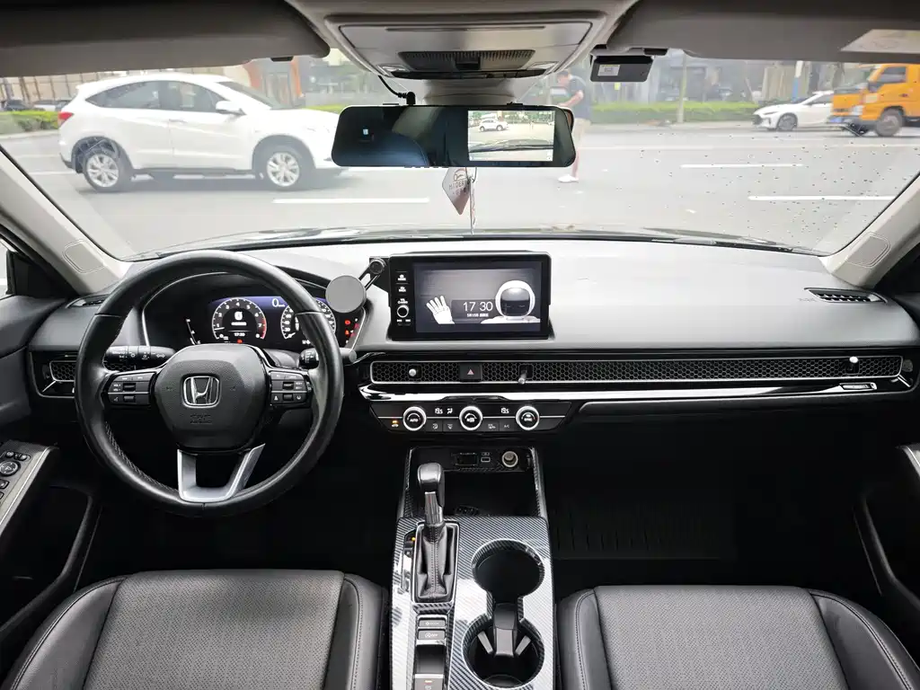 Integra 240 TURBO CVT Luxury