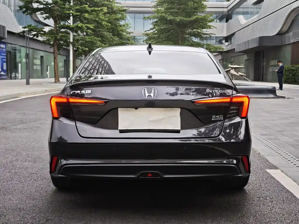 Integra 240 TURBO CVT Luxury