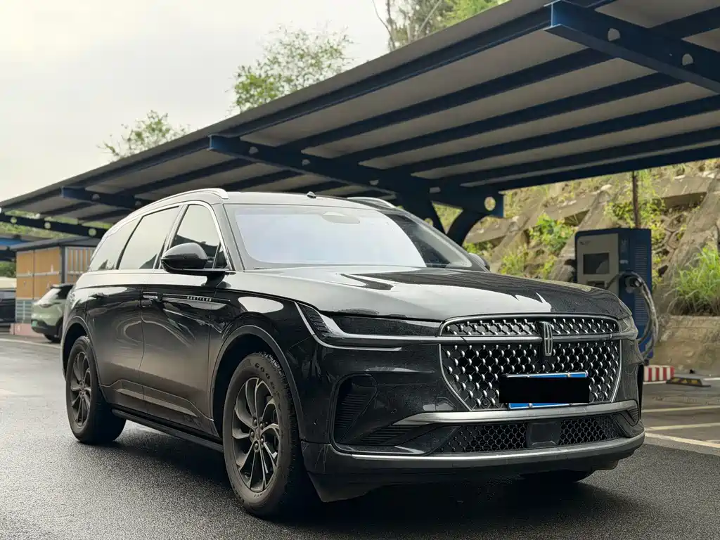 Nautilus 2.0 T 4 WD Premium