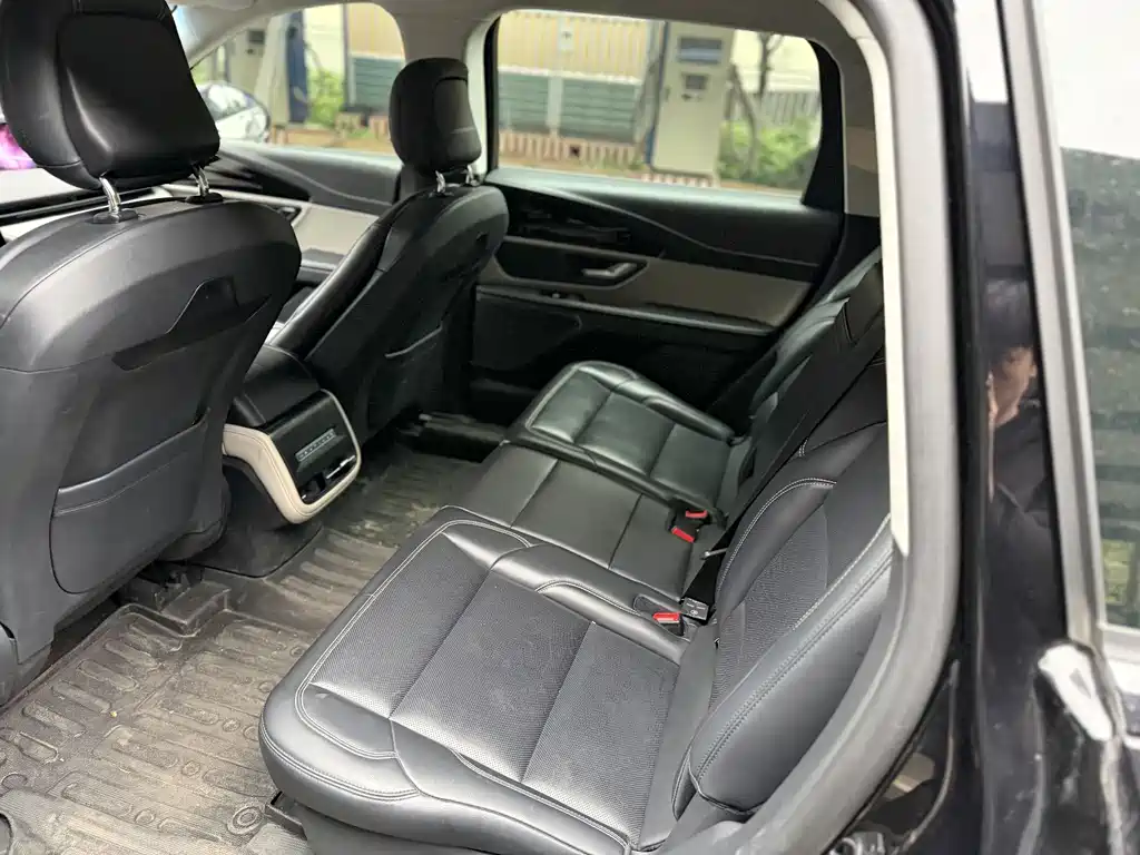Nautilus 2.0 T 4 WD Premium
