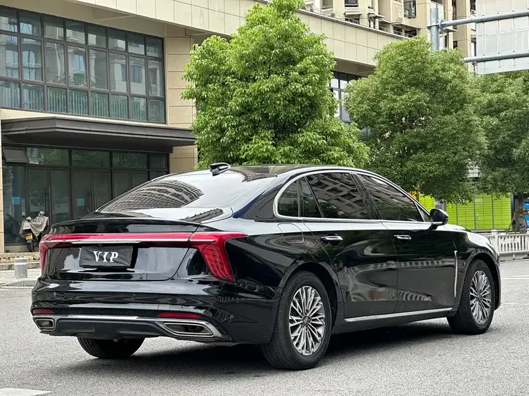 Hongqi H5 1.5 T DCT Connected Flagship Charm