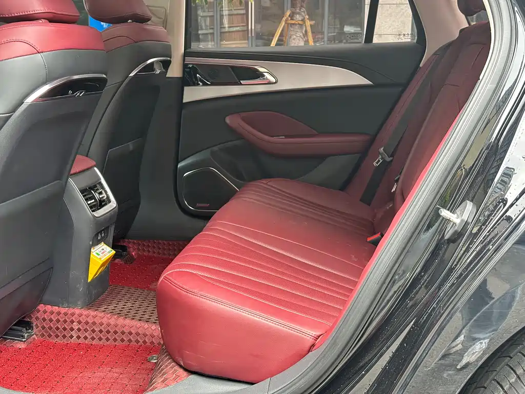 Hongqi H5 1.5 T DCT Connected Flagship Charm