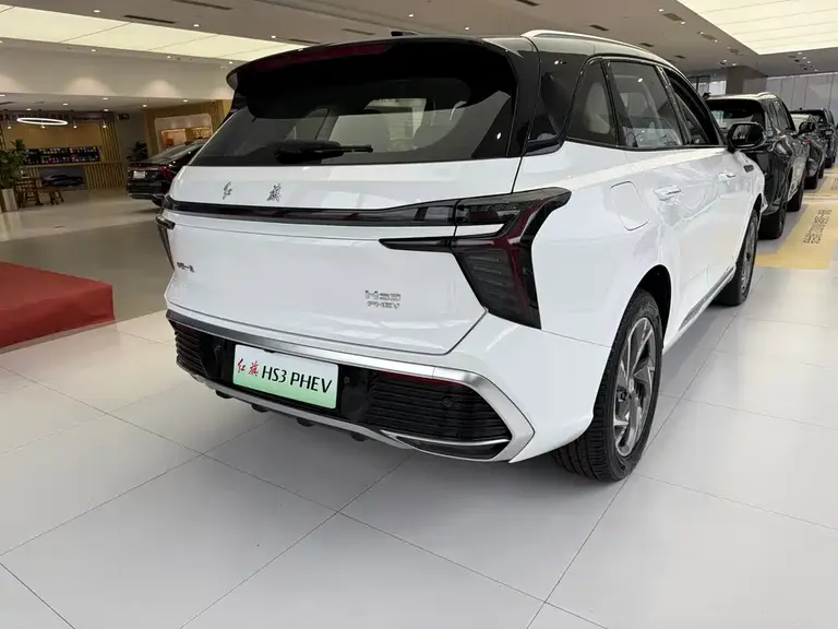 Hongqi HS3 PHEV 115 km Power Action