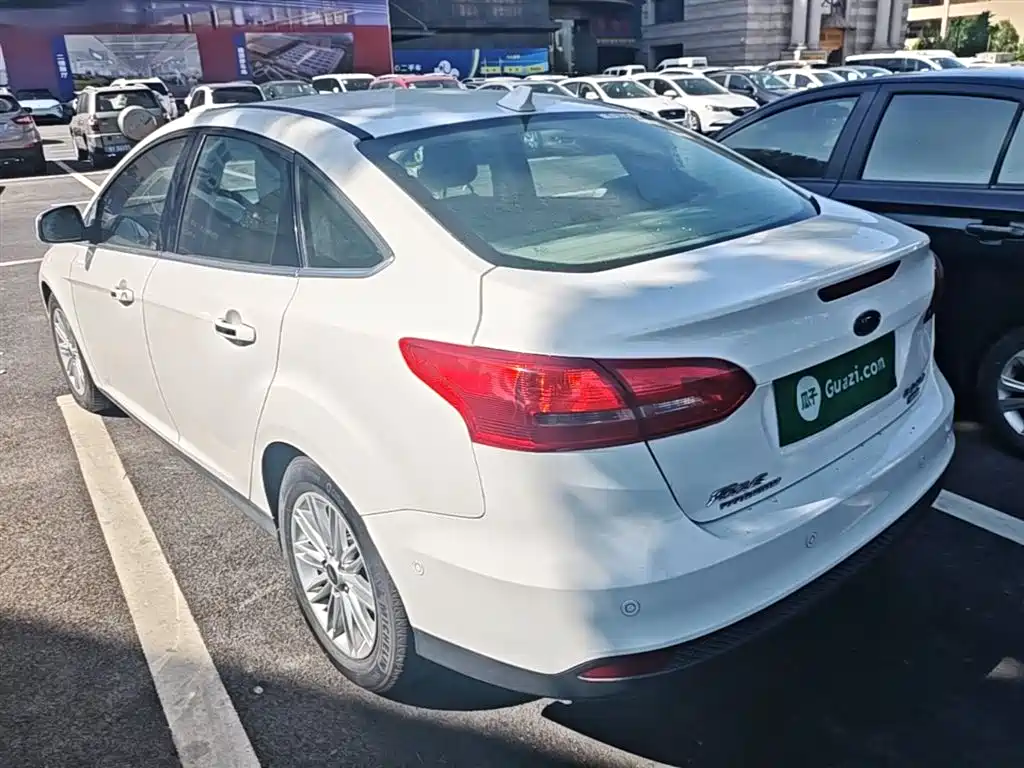 Focus 福克斯 2015款 三厢 EcoBoost 180 自动旗舰型