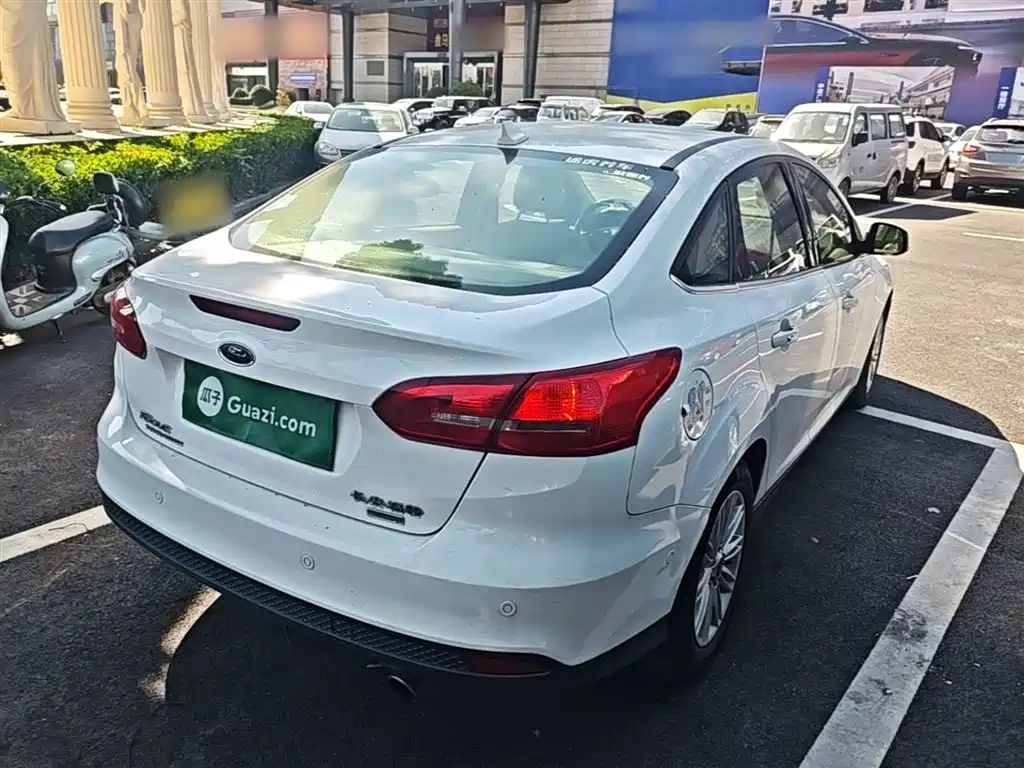 Focus 福克斯 2015款 三厢 EcoBoost 180 自动旗舰型