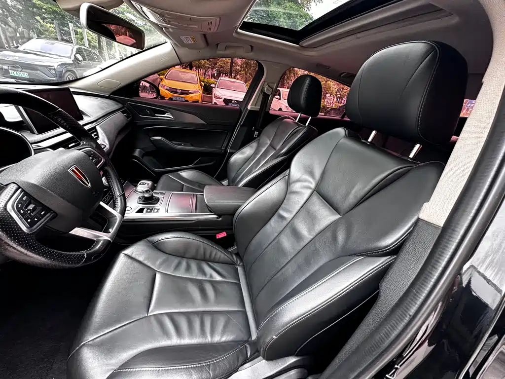 Hongqi H5 1.5 T DCT Flagship Charm