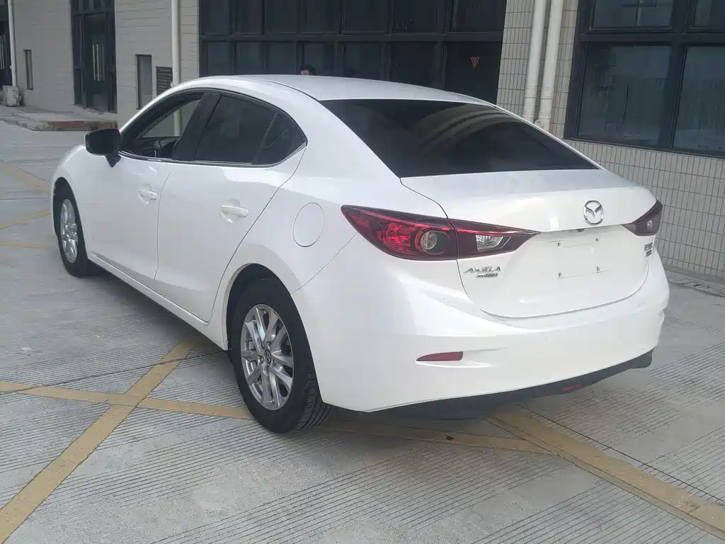 Mazda 3 Axela Sedan 1.5 L Auto Luxury