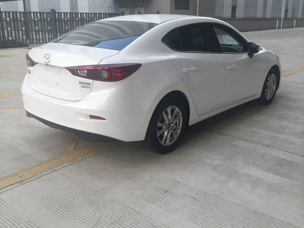 Mazda 3 Axela Sedan 1.5 L Auto Luxury