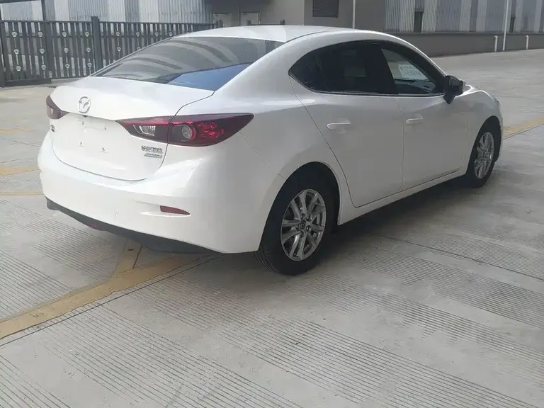 Mazda 3 Axela Sedan 1.5 L Auto Luxury