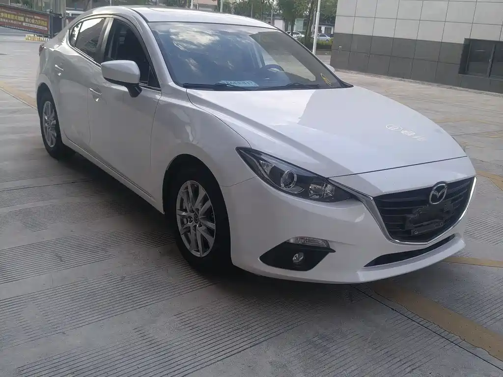 Mazda 3 Axela Sedan 1.5 L Auto Luxury