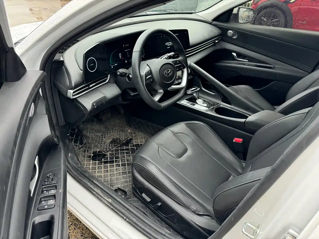 Elantra 1.5 L CVT LUX Distinguished