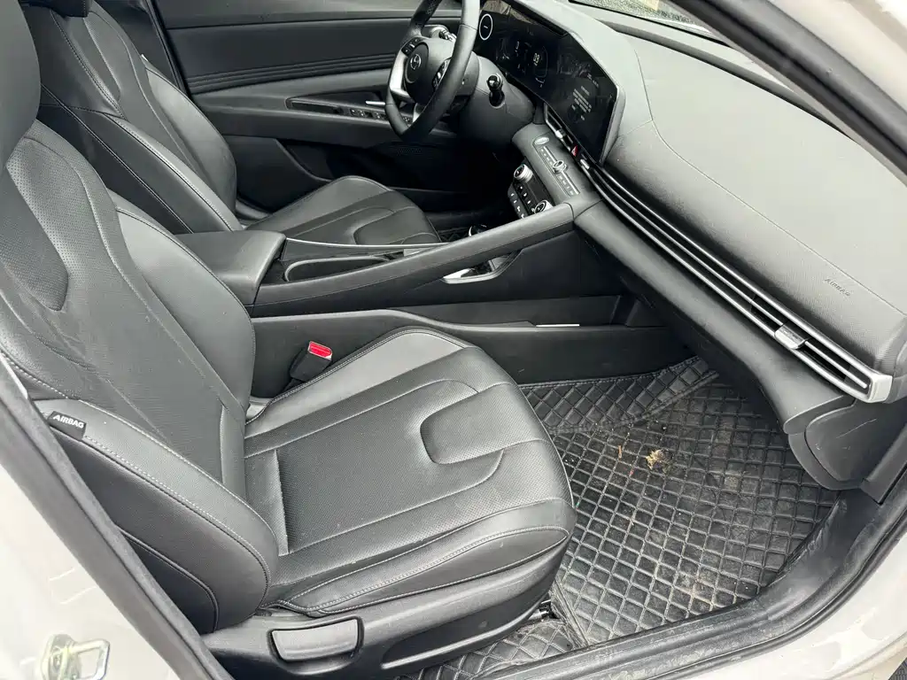 Elantra 1.5 L CVT LUX Distinguished