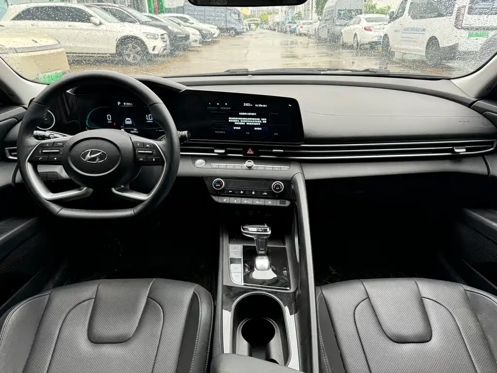 Elantra 1.5 L CVT LUX Distinguished