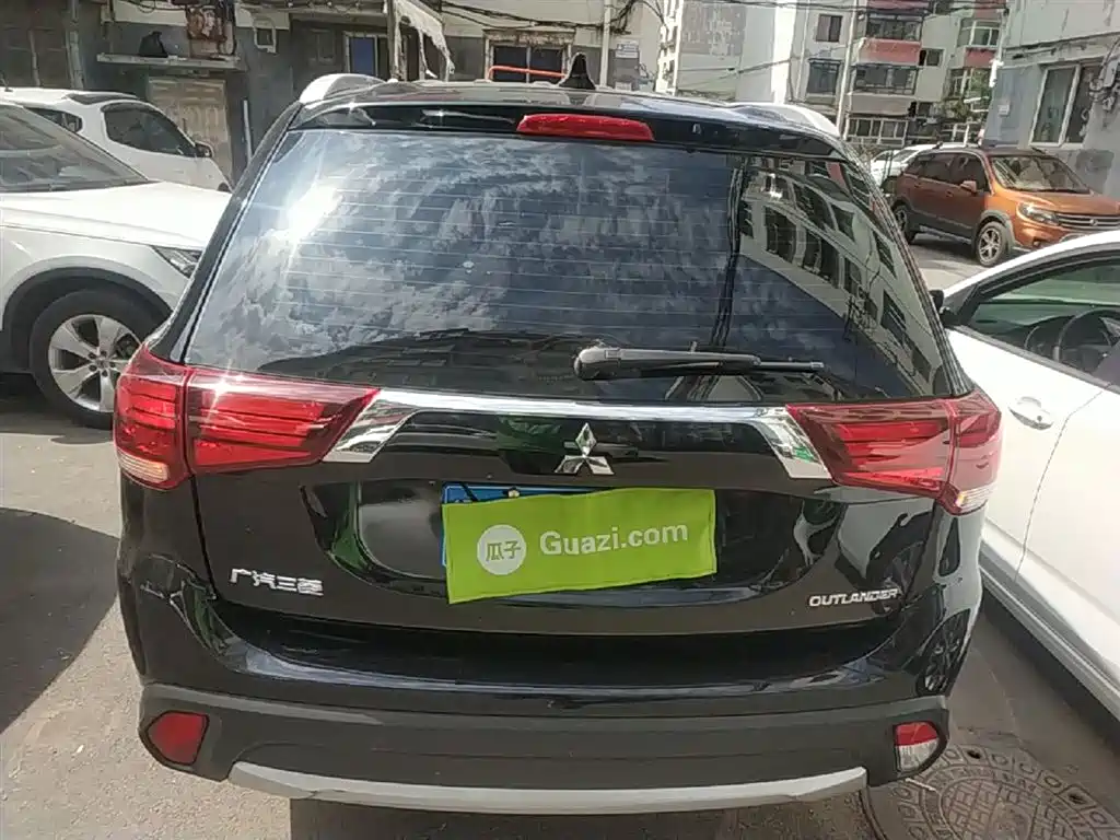 Outlander 2.0 L 2 WD Glory 5-seat