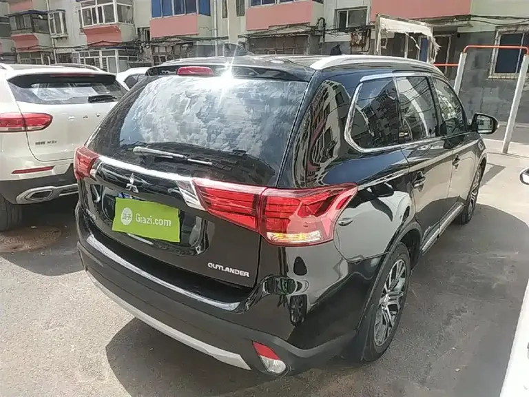 Mitsubishi Outlander 2.0 L 2 WD Glory 5-seat