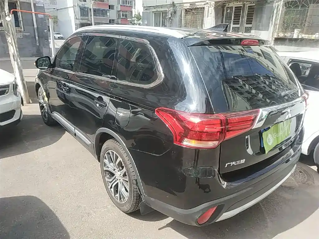 Outlander 2.0 L 2 WD Glory 5-seat