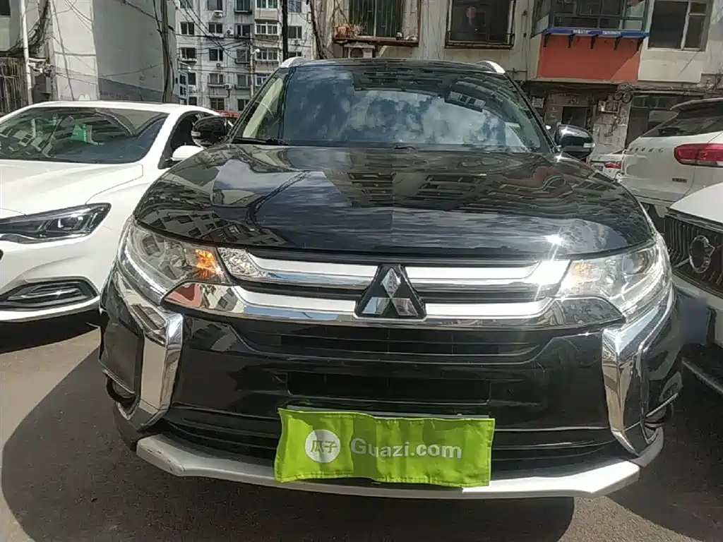 Outlander 2.0 L 2 WD Glory 5-seat