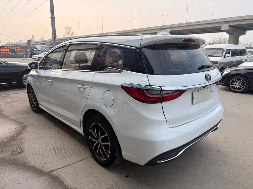 Song MAX 1.5 T Auto Connected Distinguished 7-seat