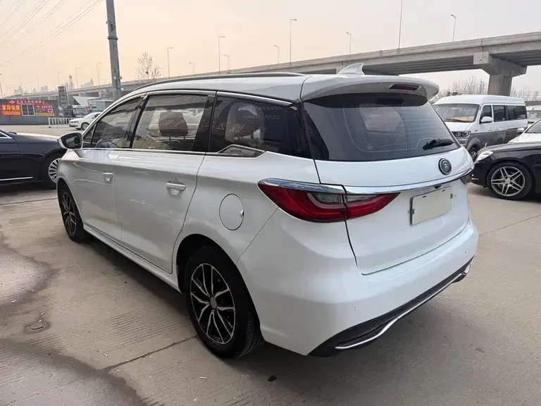 BYD Song MAX 1.5 T Auto Connected Distinguished 7-seat