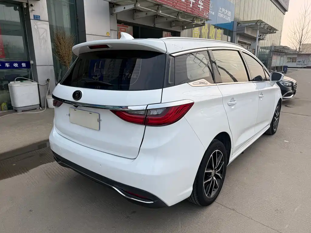 Song MAX 1.5 T Auto Connected Distinguished 7-seat