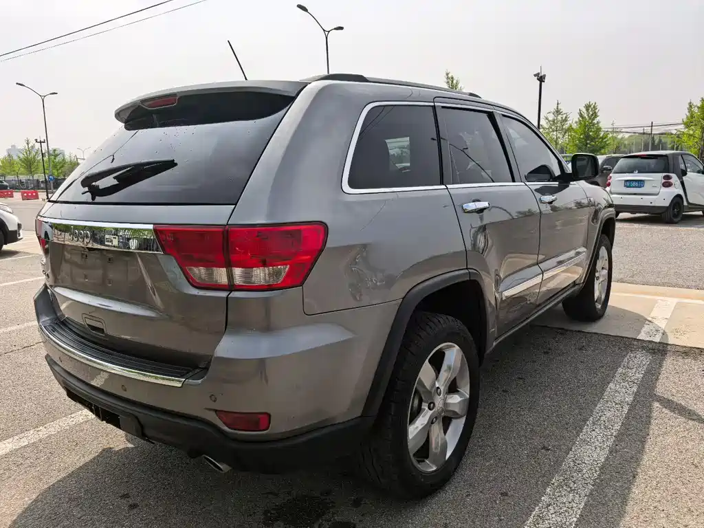 Grand Cherokee (Import) 大切诺基进口 2013款 3.6 L 旗舰尊崇版