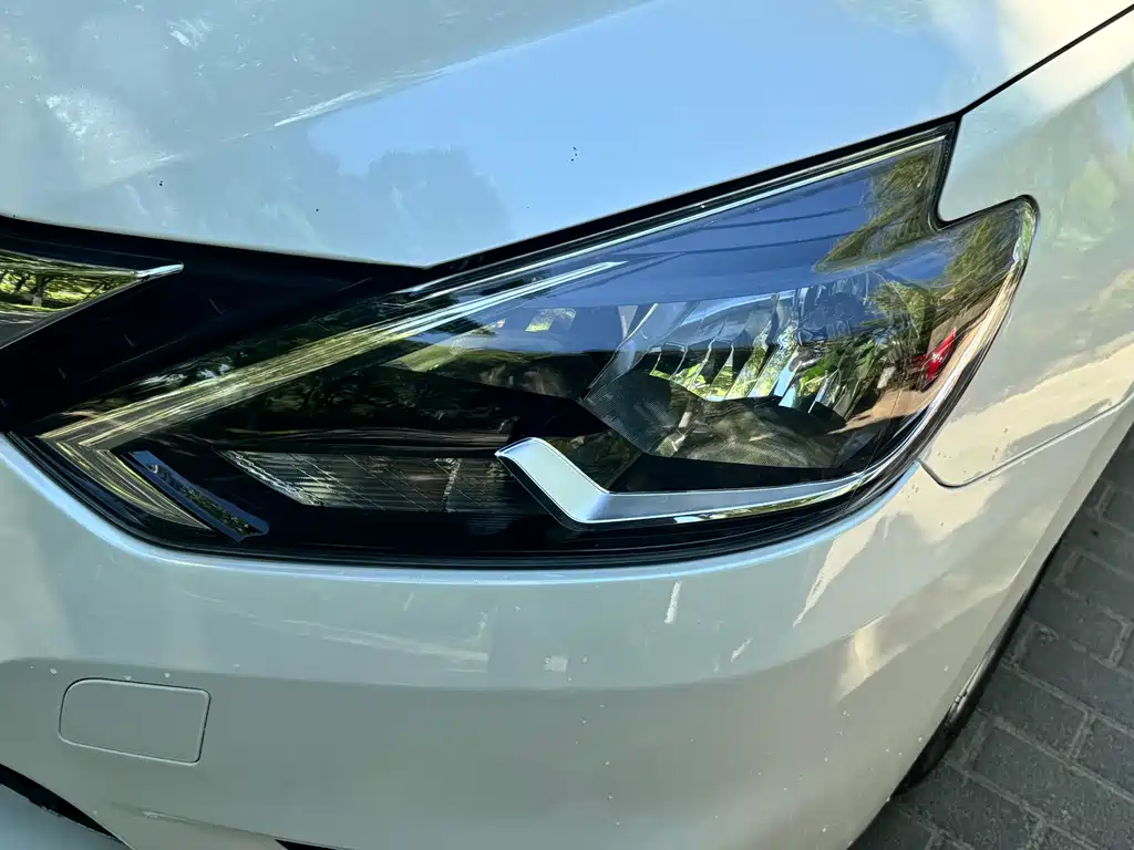 Sylphy 1.6 XV CVT Connected Premium CN-VI
