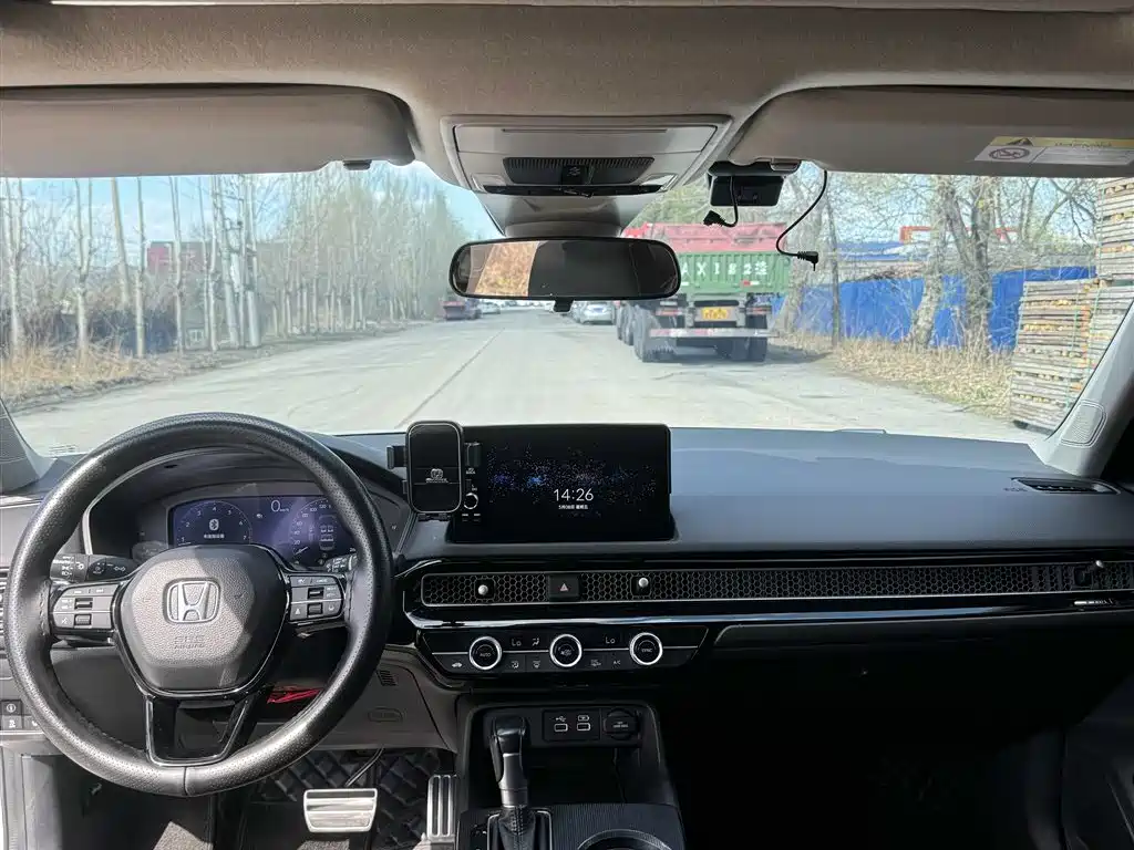 Integra 240 TURBO CVT Phantom Night · Tech
