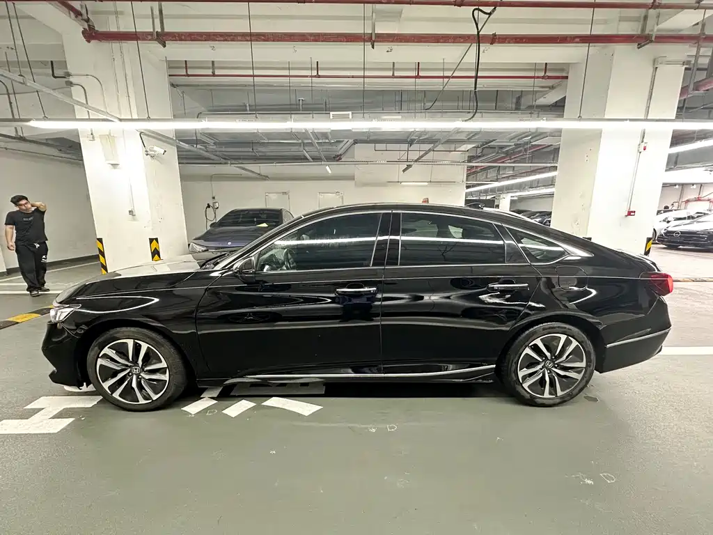 Accord Sharp· Hybrid 2.0 L Sharp Leading