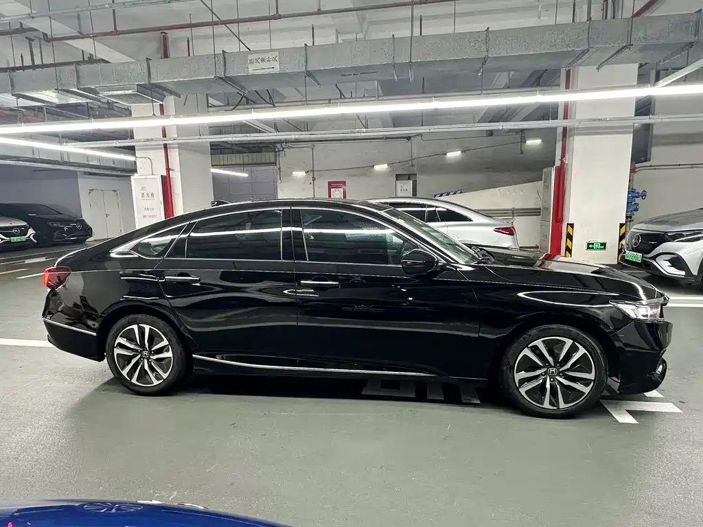 Accord Sharp· Hybrid 2.0 L Sharp Leading