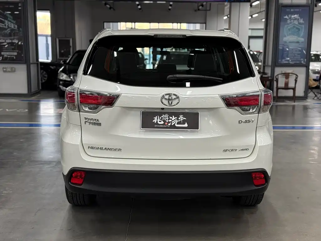 Highlander 2.0 T 4 WD Luxury 7-seat