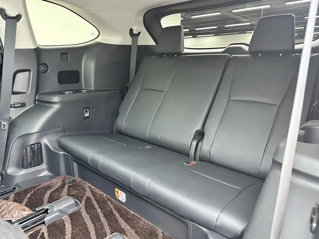 Highlander 380 T 4 WD Distinguished 7-seat