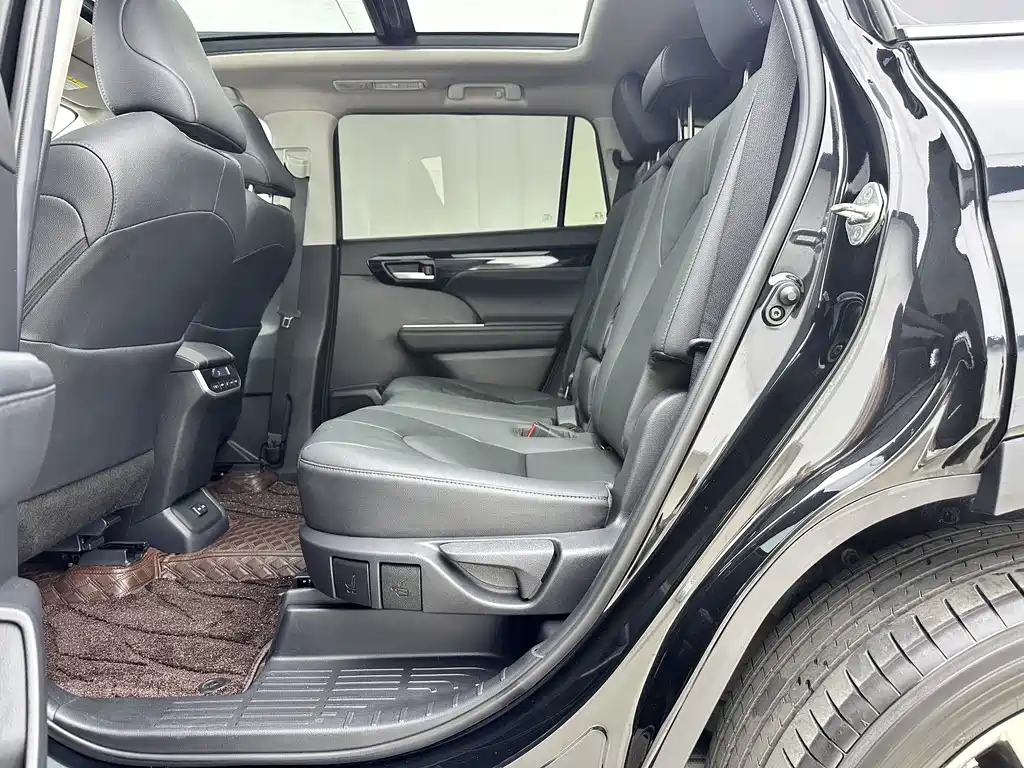Highlander 380 T 4 WD Distinguished 7-seat