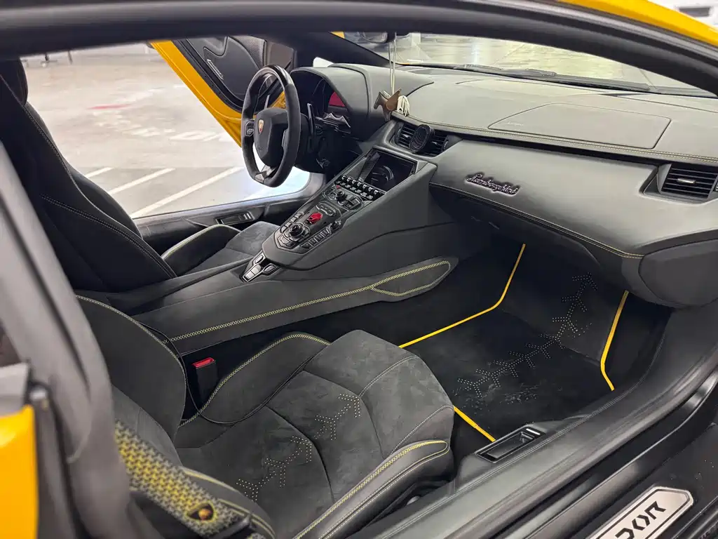 Aventador LP 700-4