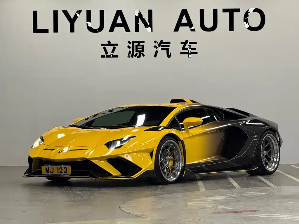 Aventador LP 700-4