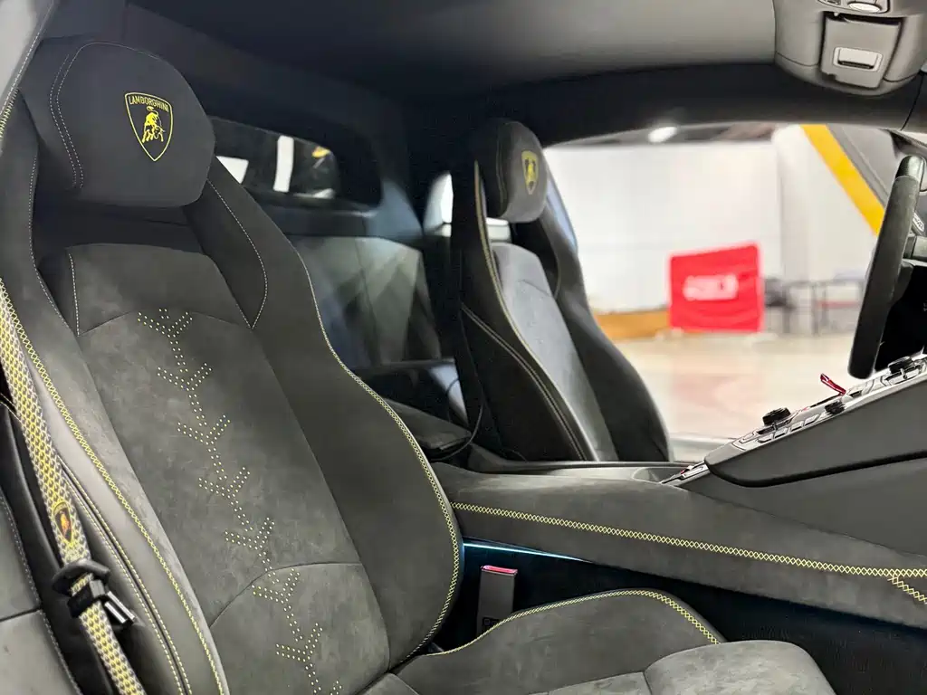 Aventador LP 700-4