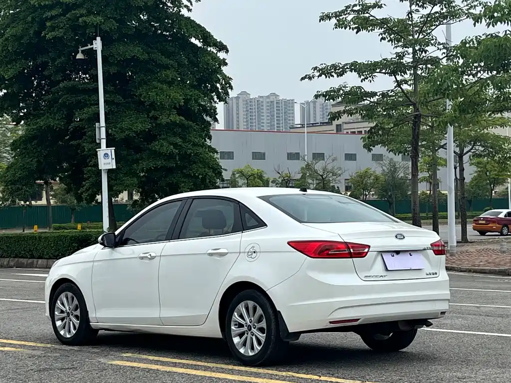 Escort 1.5 L Auto Fashion