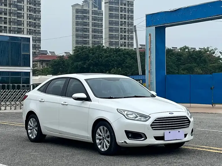 Ford Escort 1.5 L Auto Fashion