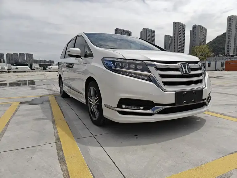 Honda Elysion 2.0 L Hybrid Luxury