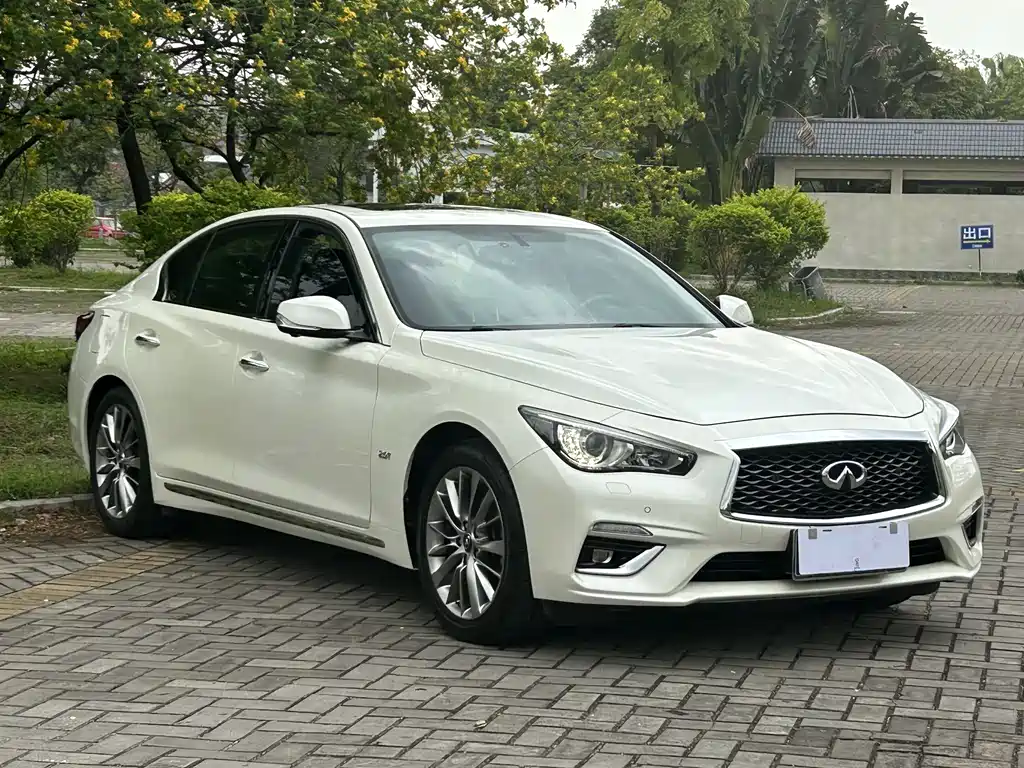 Infiniti Q50 L 2.0 T Progressive Enjoyment CN-VI