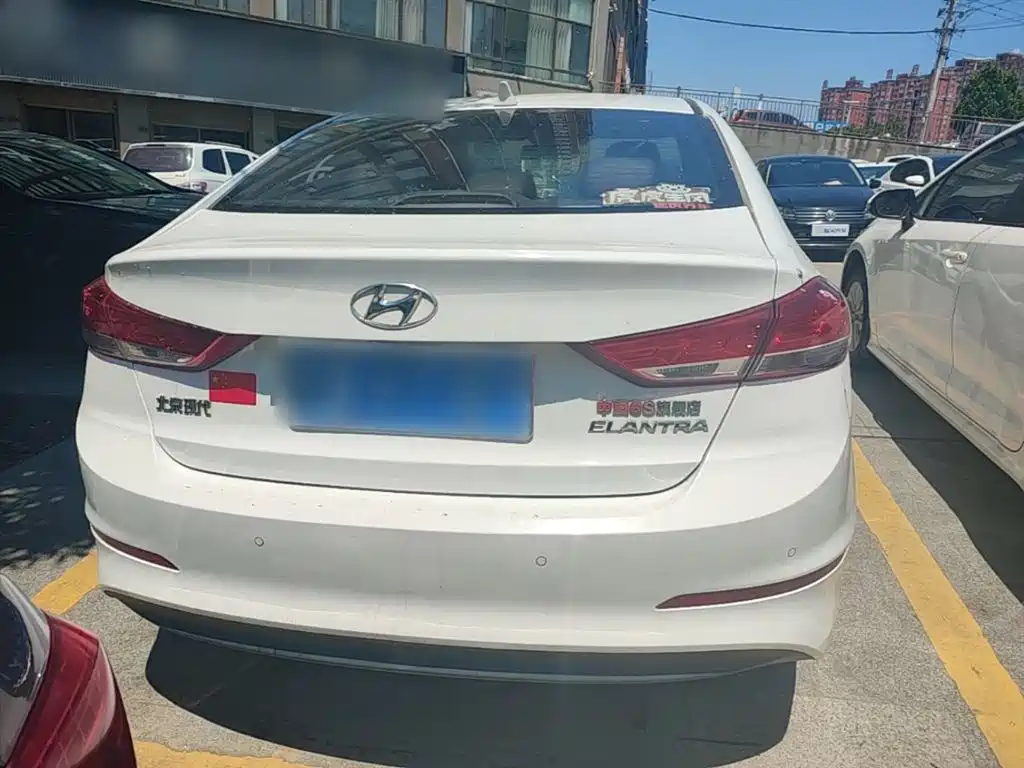 Elantra 1.5 L CVT Smart Dazzle · Elite