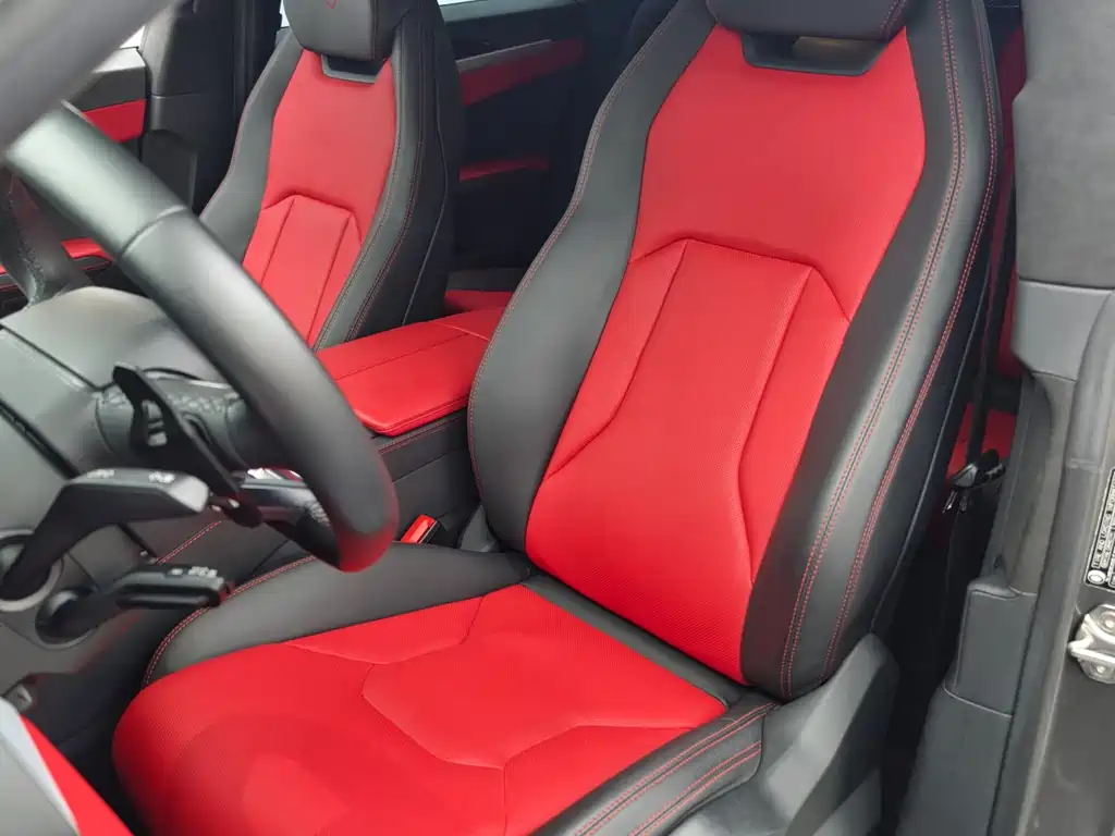 Urus 4.0 T V8