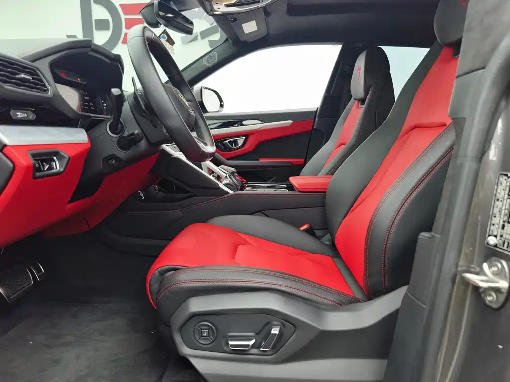 Urus 4.0 T V8