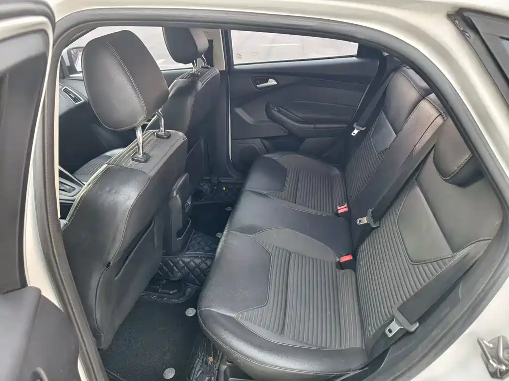Focus Sedan EcoBoost 180 Auto Elite