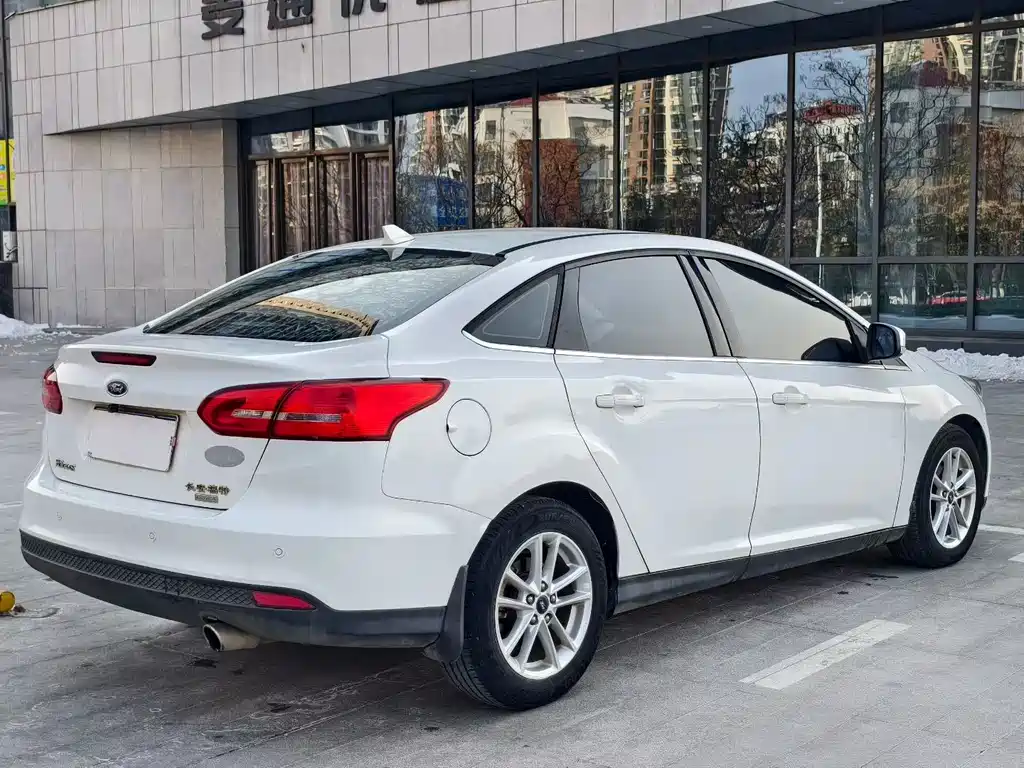 Focus Sedan EcoBoost 180 Auto Elite