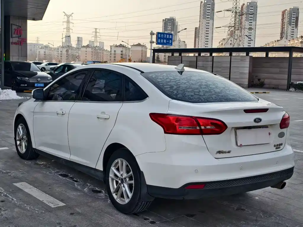 Focus Sedan EcoBoost 180 Auto Elite