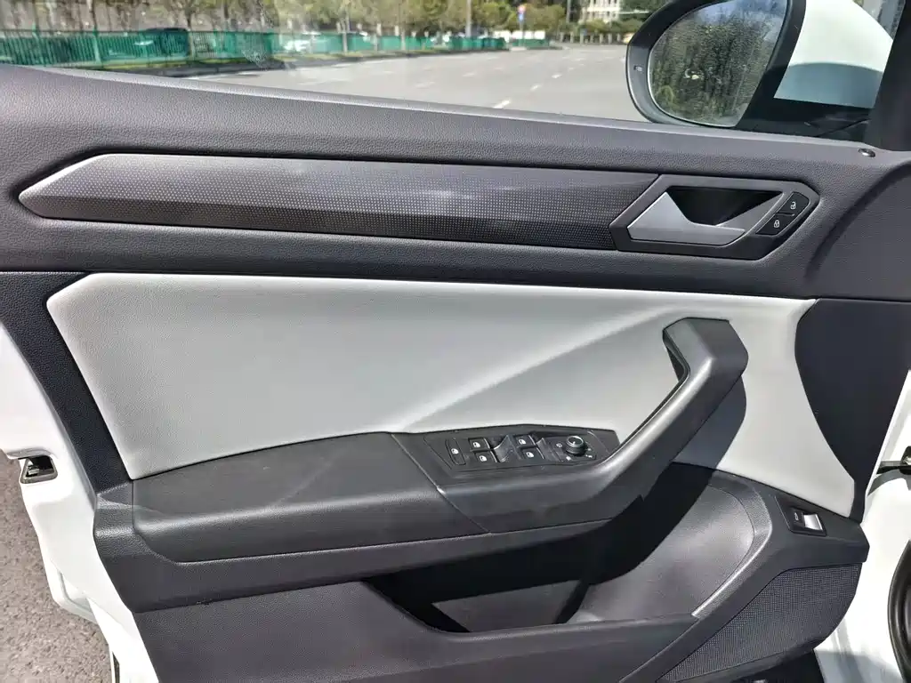 T-ROC 300 TSI DSG 2 WD Starlight